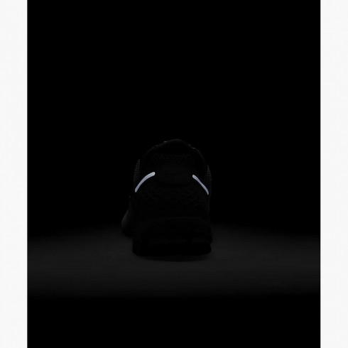 Фото Жіночі кросівки Nike W ZOOM VOMERO 5 FQ7079-001 - зображення 4
