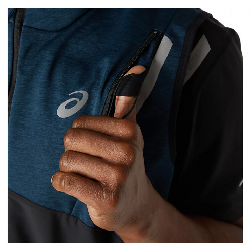 Чоловічий жилет ASICS LITE-SHOW VEST 2011C016-401 - зображення 4 Фото Чоловічий жилет ASICS LITE-SHOW VEST 2011C016-401 - зображення 4