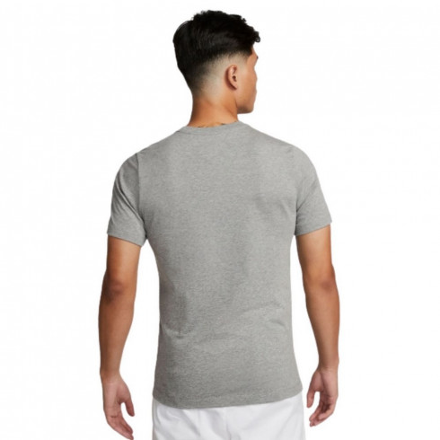 Чоловіча футболка Nike M NKCT TEE HERITAGE DZ2637-063 - зображення 4 Фото Чоловіча футболка Nike M NKCT TEE HERITAGE DZ2637-063 - зображення 4