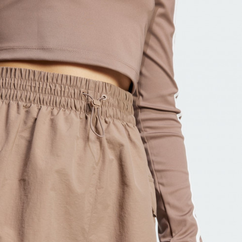 Жіночі шорти Adidas Adicolor Cargo Originals JC8132 - зображення 2 Фото Жіночі шорти Adidas Adicolor Cargo Originals JC8132 - зображення 2