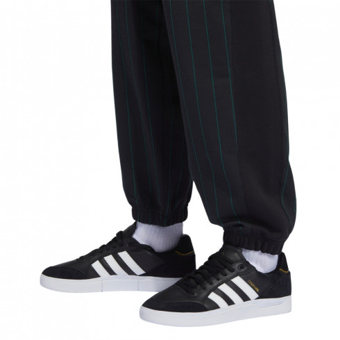 Чоловічі спортивні штани Adidas Tyshawn GR8788 - зображення 2 Фото Чоловічі спортивні штани Adidas Tyshawn GR8788 - зображення 2