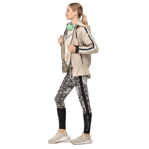 Жіноча спортивна вiтрiвка Bilcee TB18WO10S3512-1017 - зображення 3 Фото Жіноча спортивна вiтрiвка Bilcee TB18WO10S3512-1017 - зображення 3